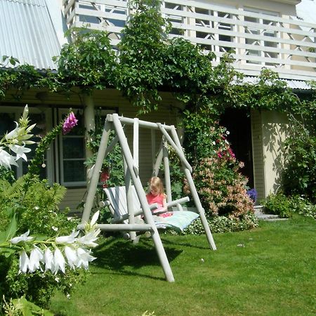 Kaju Guesthouses Nasva ภายนอก รูปภาพ