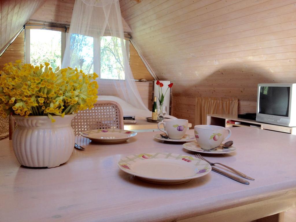Kaju Guesthouses Nasva ภายนอก รูปภาพ
