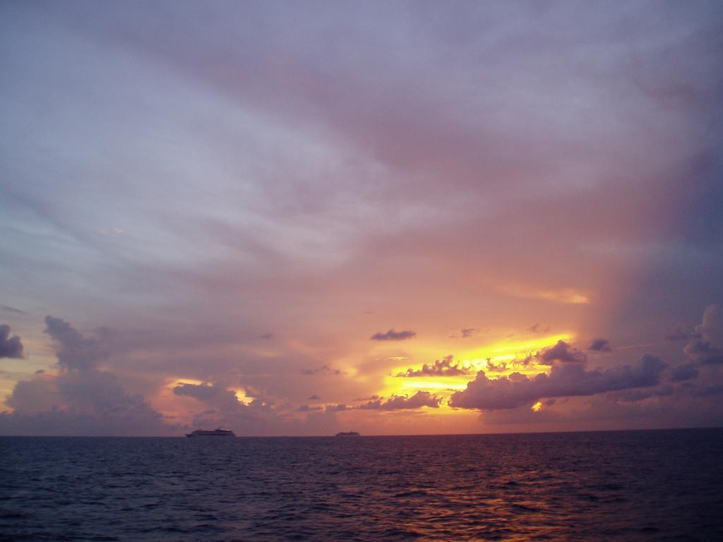 Kaju Guesthouses Nasva ภายนอก รูปภาพ