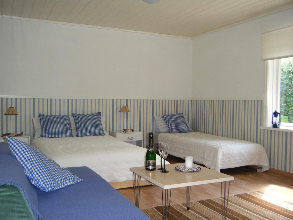 Kaju Guesthouses Nasva ภายนอก รูปภาพ